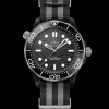 43,5 mm, Schwarze Keramik mit NATO‑Armband