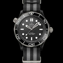 43,5 mm, Schwarze Keramik mit NATO‑Armband